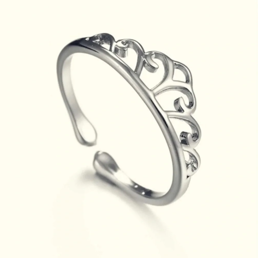 3/$30 🤍 Crown Ring